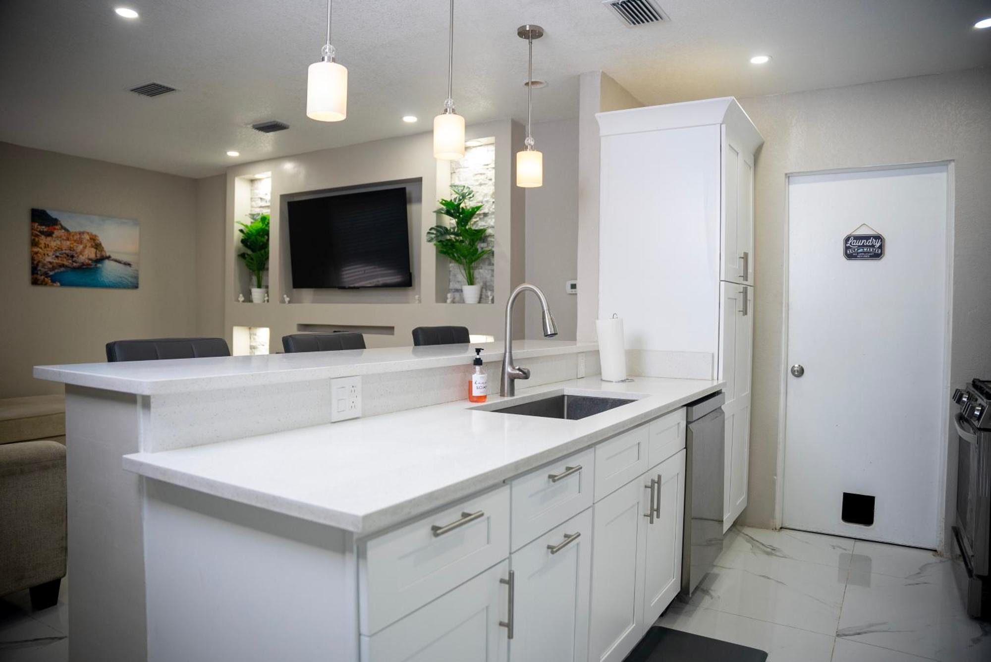 Stunning Modern Home In Tampa With Pool - Just 5 Minutes From Airport! מראה חיצוני תמונה