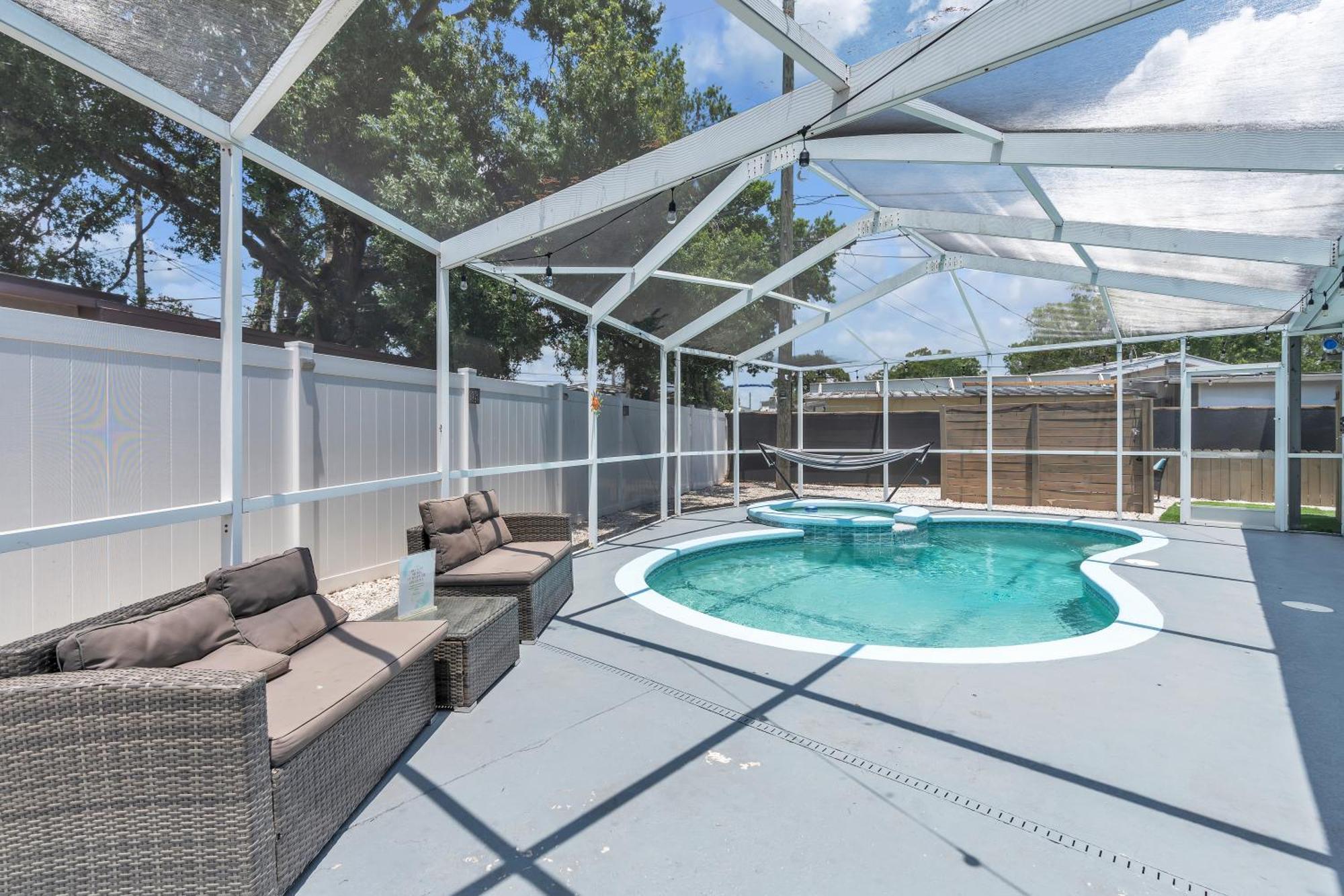 Stunning Modern Home In Tampa With Pool - Just 5 Minutes From Airport! מראה חיצוני תמונה
